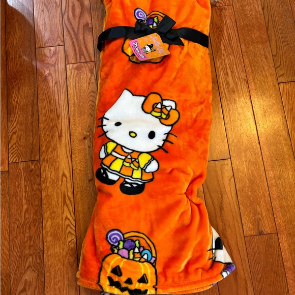 Hello Kitty Blanket - Picture 3 of 3